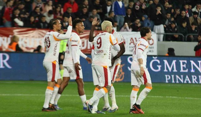 Galatasaray’dan Şampiyonluk Yürüyüşü! Fenerbahçe Takıldı, Aslan Farkı 4’e Çıkardı!