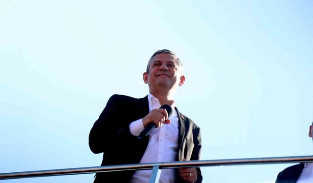 Özgür Özel’den Sakarya’da sert mesaj! “Kurtuluşa yürüyoruz”