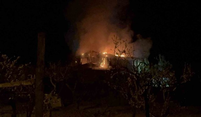 Tokat’ta geceyi aydınlatan alevler! O mahallede ev yangını görüldü