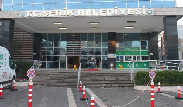 Antalya’da Serik Belediye binasına silahlı saldırı: Pompalı tüfekle ateş açtı