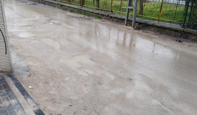 Çubuk ilçesinin en gözde caddesi her yağmurda çamura bulanıyor