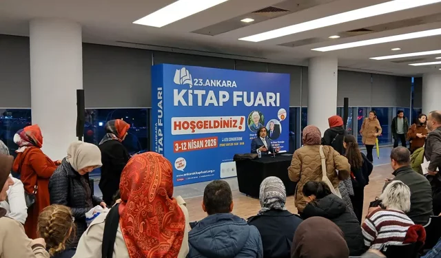 Ankara’da kitapseverler söyleşi ve imza gününde Halis Aydemir’le buluştu