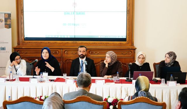 Akara'da "Dinler Tarihi" zirvesi: Genç akademisyenlerden dikkat çeken sunumlar!
