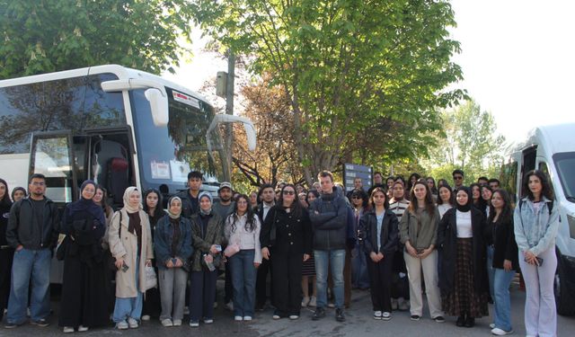 Kampüs yoğunluğuna mola: Ankara Üniversitesi öğrencileri Abant'ta baharın tadını çıkardı