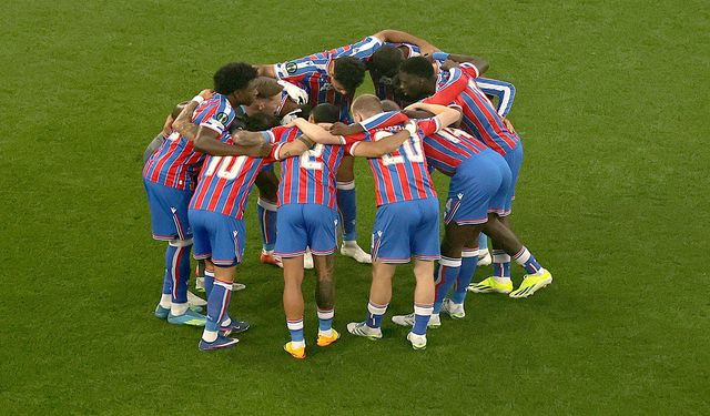 Crystal Palace tarihe geçti: UEFA Konferans Ligi kupası İngiliz ekibinin