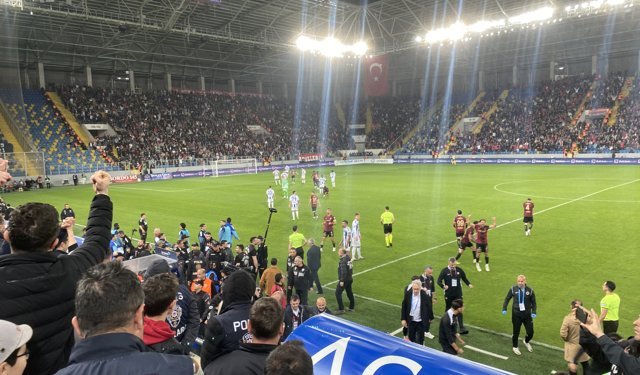 Gençlerbirliği-Kasımpaşa maçında ortalık karıştı! Teknik direktörler kavga etti!