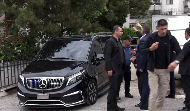 Mutlak butlan sonrası ilk görüntü: Kılıçdaroğlu evinden ayrıldı atılan slogan dikkat çekti!