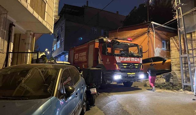 İstanbul’da üç katlı binada korkutan yangın: 2’si çocuk 4 kişi ağır yaralandı!