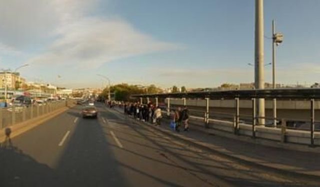 Ankara'da feci kaza: Kontrolden çıkan araç Sıhhiye Köprüsü'nden düştü!