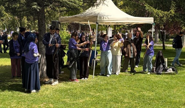 Ankara'da düzenlenen Kadın ve Spor Şenliği'nde Ankara Üniversitesi rüzgârı esti