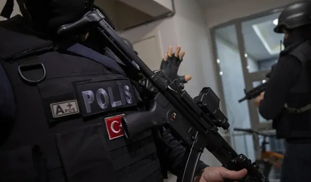 Ev değil cephanelik...Samsun’da baskın yapılan evden silah ve mühimmat çıktı