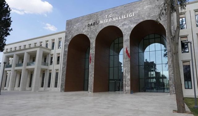 Süper hücre Gaziantep'i vurdu: Çatılar uçtu, 39 okulda eğitim durduruldu!