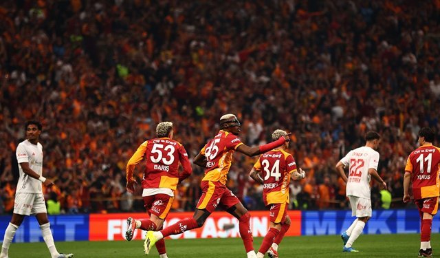 Galatasaray’dan tarihi şampiyonluk! Süper Lig’de zirveyi garantiledi!
