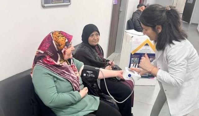 Ankara’da vatandaşlara ücretsiz tansiyon ölçümü yapıldı
