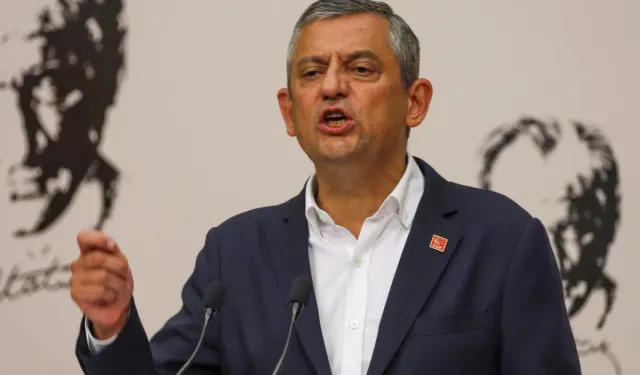 CHP kulisleri karıştı: Özgür Özel'den vekillerin "Yeni parti kuralım" teklifine sert yanıt verdi!