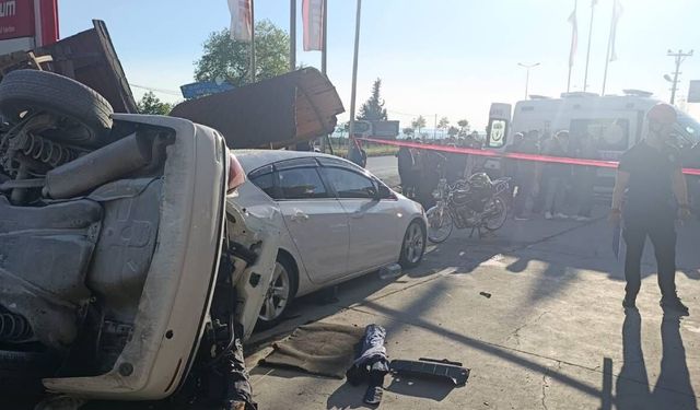 Kontrolden çıkan araç istasyona daldı: 5’i çocuk 6 yaralı