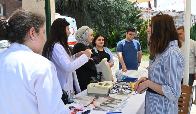 Ankara'da doğru gözlük kullanımı için uygulamalı eğitim düzenlendi