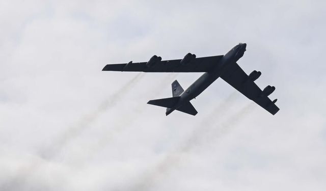 ABD'nin dev bombardıman uçağı kaza yaptı! Nükleer görev kabiliyetine sahip B-52 düştü