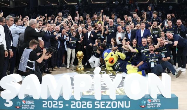 Fenerbahçe Beko tarih yazdı! Beşiktaş'ı 77-75 yenerek şampiyonluğunu ilan etti
