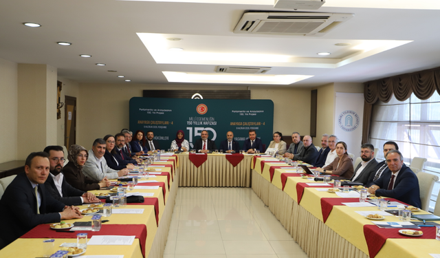 Ankara’da Anayasa ve Parlamento Masaya Yatırıldı