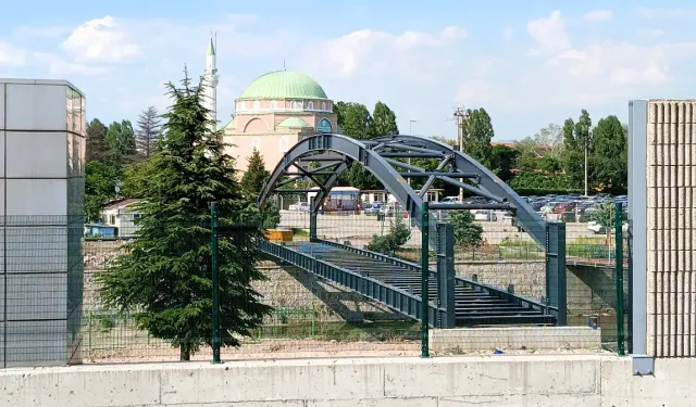 Hava Durağı ile Türkkuşu arasına yeni yaya köprüsü