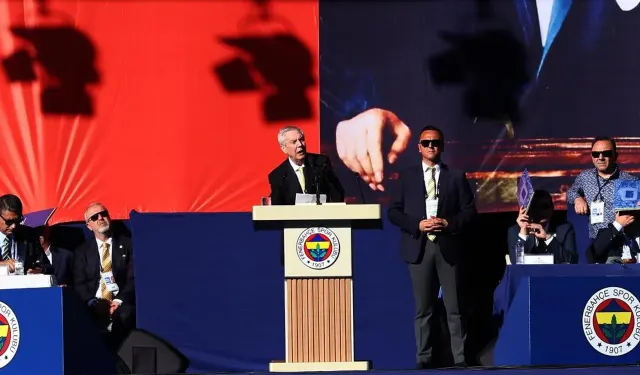Fenerbahçe seçiminde ilk tablo: Aziz Yıldırım önde, Hakan Safi'nin locayı terk ettiği iddia edildi