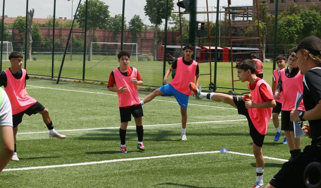 Ankara'da yıldız avı! Yüzlerce genç futbolcu Gençlerbirliği forması için ter döktü