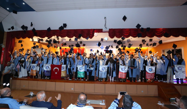 Rektör Uğur Ünal'dan Mezunlara Tarihi Mesaj: Asırlık Mirasın Temsilcilerisiniz
