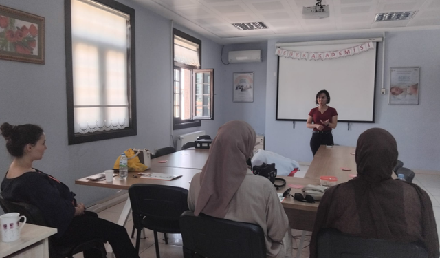 Sağlıklı Nesiller İçin Anne ve Baba Adayları Ankara'da Bilgilendirildi