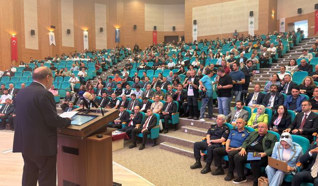 Kırşehir'de dijital medyanın geleceği konuşuldu: 130 gazeteci aynı çatı altında buluştu