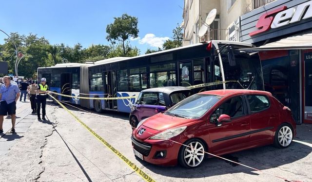 Ankara'da EGO otobüsü kontrolden çıktı: İş yerine daldı, 7 kişi yaralandı!