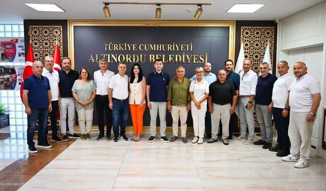 CHP'de peş peşe istifalar: Altınordu Belediye Başkanı ve meclis üyeleri partiden ayrıldı