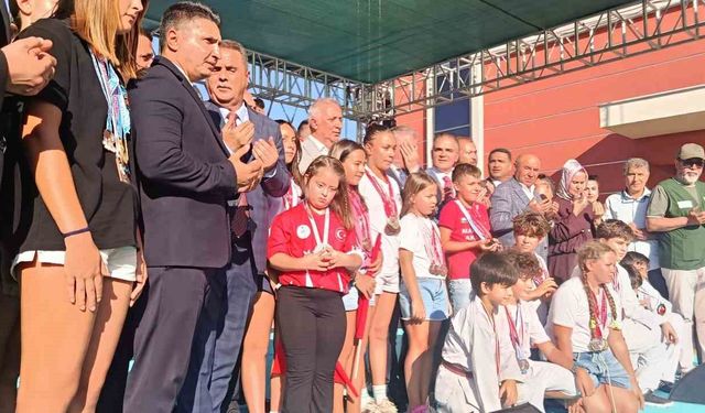 Bakan Bak'tan Marmaris'e dev müjde! Olimpik yüzme havuzu yapılacak