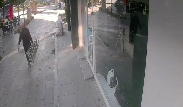 İş yerine girebilmek için çıktığı merdiven hayatına mal oldu