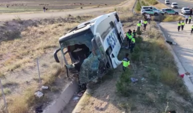 Aksaray'da feci kaza! Yolcu otobüsü devrildi, 44 kişi yaralandı