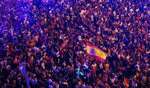 İspanya'da Dünya Kupası Kutlamaları Faciayla Sonuçlandı: 13 Yaşındaki Çocuk Hayatını Kaybetti