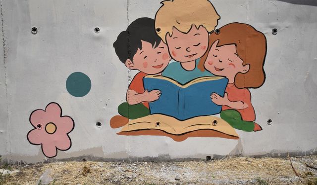 Altındağ'da örnek dayanışma! Bir kutu boya okulu rengârenk bir eğitim yuvasına dönüştürdü