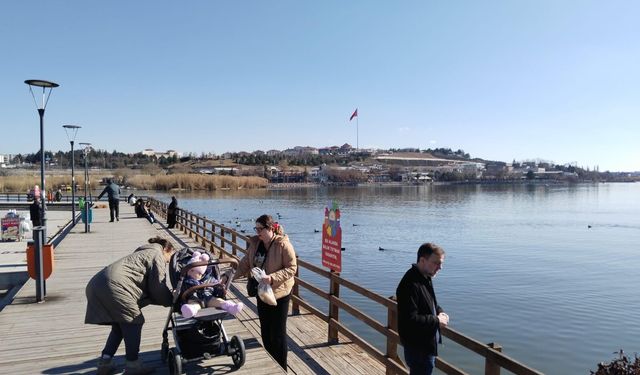 Mogan Gölü yazın da Ankaralıların gözdesi oldu