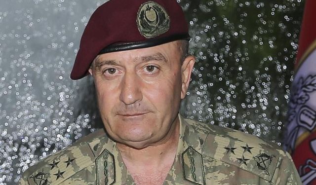 Zekai Aksakallı kimdir? Korgeneral Zekai Aksakallı kaç yaşında, nereli? Eşi kimdir? Oğlu kimdir? Çocukları ve ailesi...
