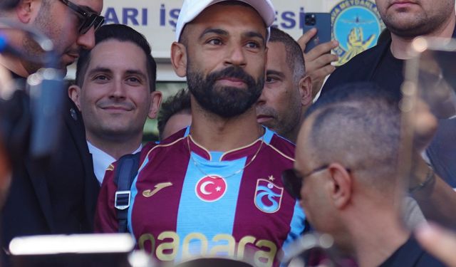 Muhammed Salah Trabzonspor için İstanbul'da! Binlerce taraftar yıldız futbolcuyu coşkuyla karşıladı