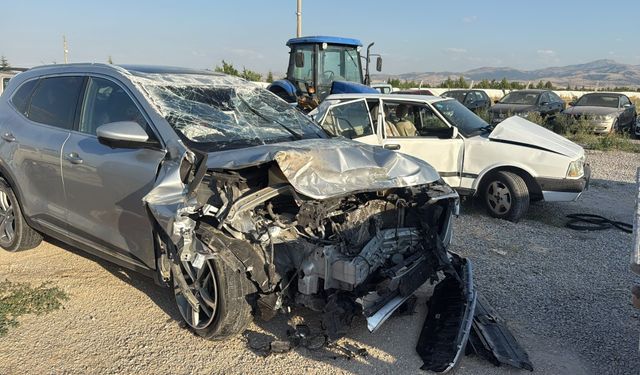 Afyonkarahisar’da kavşakta can pazarı! 1 ölü, 7 yaralı
