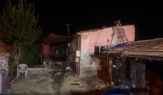 Tek başına yaşayan 78 yaşındaki adamın ocakta unuttuğu yemek evi kül etti!