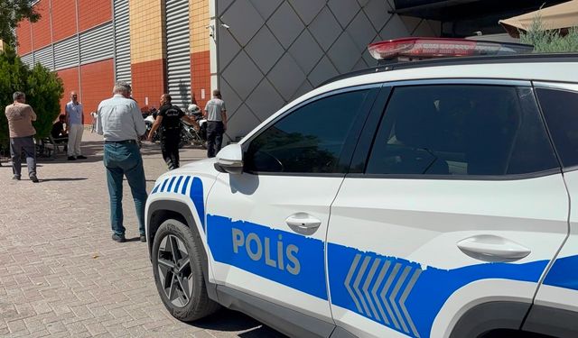 Konya’da AVM’de bıçaklı dehşet: 40 yaşındaki adam hayatını kaybetti