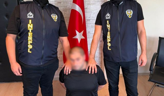 Kırmızı bültenle aranan suç örgütü elebaşları Gürcistan’da yakalandı! Türkiye’ye iade edildiler
