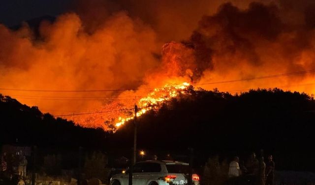 Muğla Fethiye'de alevler yerleşim yerlerini tehdit ediyor: Huzurevi boşaltıldı!