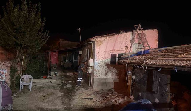 Ocakta unutulan yemek yangına neden oldu: Ev kullanılamaz hale geldi