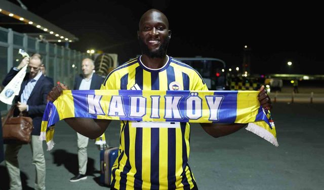 Romelu Lukaku İstanbul'a geldi! Fenerbahçe taraftarından coşkulu karşılama