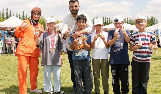 AGD Ankara’dan çocuk şenliği! Filistin mesajı balonlarla gökyüzüne bırakıldı