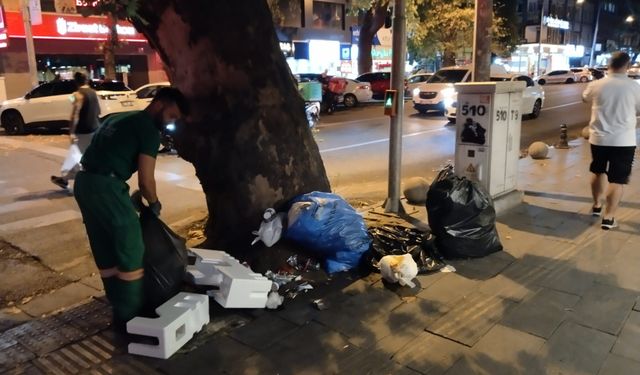 Necatibey Caddesi'nde çöp dolu akşamlar