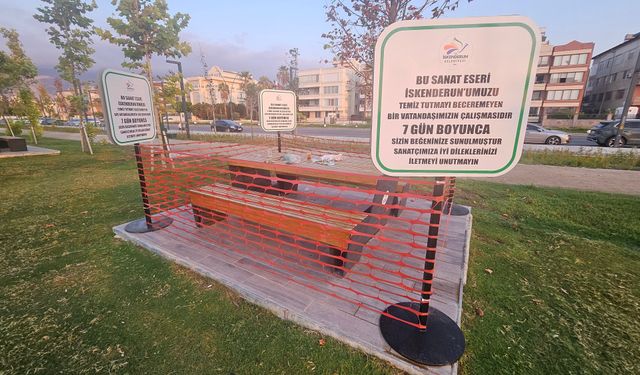 Sahildeki kirliliği sergiye dönüştürdüler: Görenler şaşkınlığını gizleyemedi